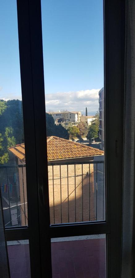 Vicino Di Centro E Universita Stanza Con Balcone Perugia Luaran gambar
