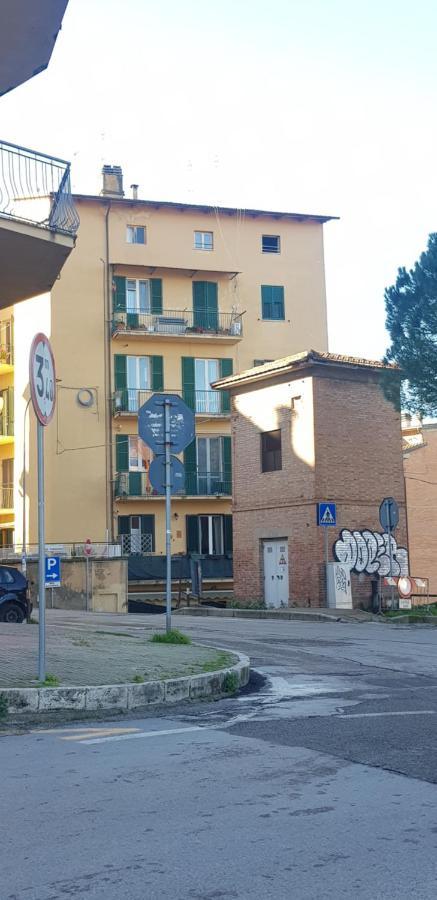 Vicino Di Centro E Universita Stanza Con Balcone Perugia Luaran gambar